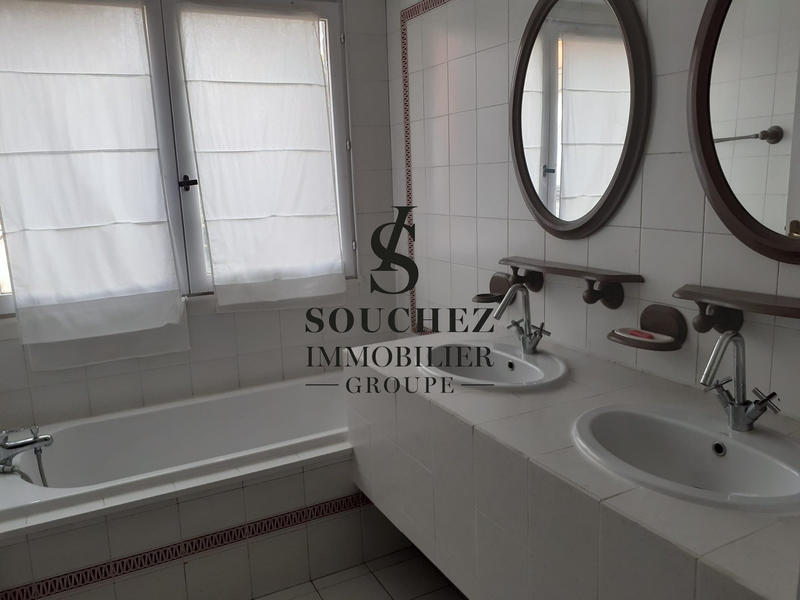 Maison - 250 m² - 8 pièces