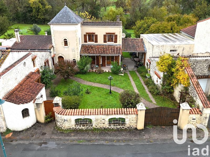 Maison - 235 m² - 10 pièces