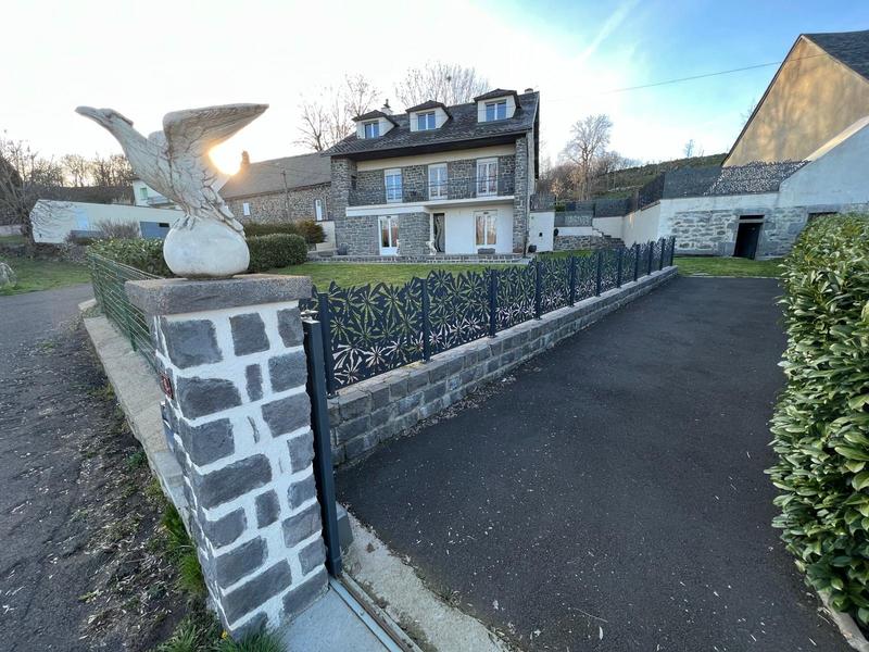 Maison - 197 m² - 8 pièces