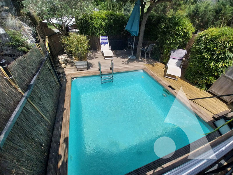 Maison - 210 m² - 6 pièces