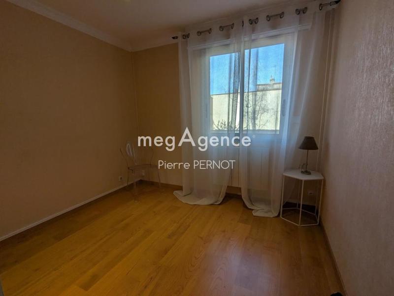 Appartement - 82 m² - 3 pièces