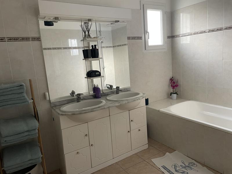 Maison traditionnelle - 90 m² - 4 pièces