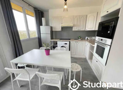 Chambre - 9 m² - 1 pièce