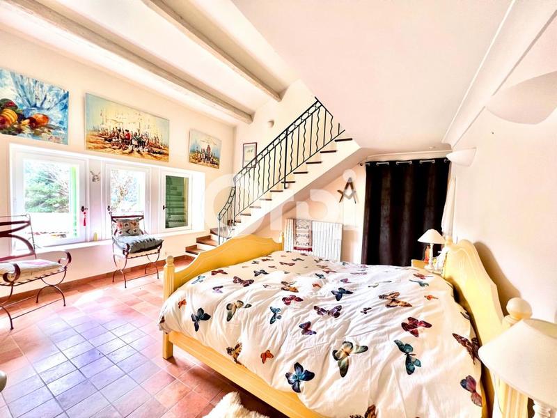 Demeure - 523 m² - 9 pièces