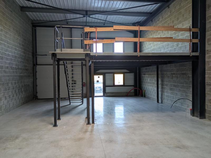 Local d'activités - 215 m²