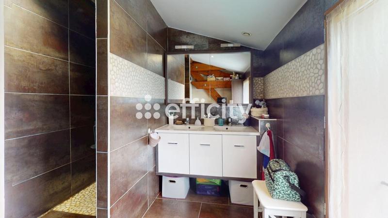 Maison - 210 m² - 8 pièces