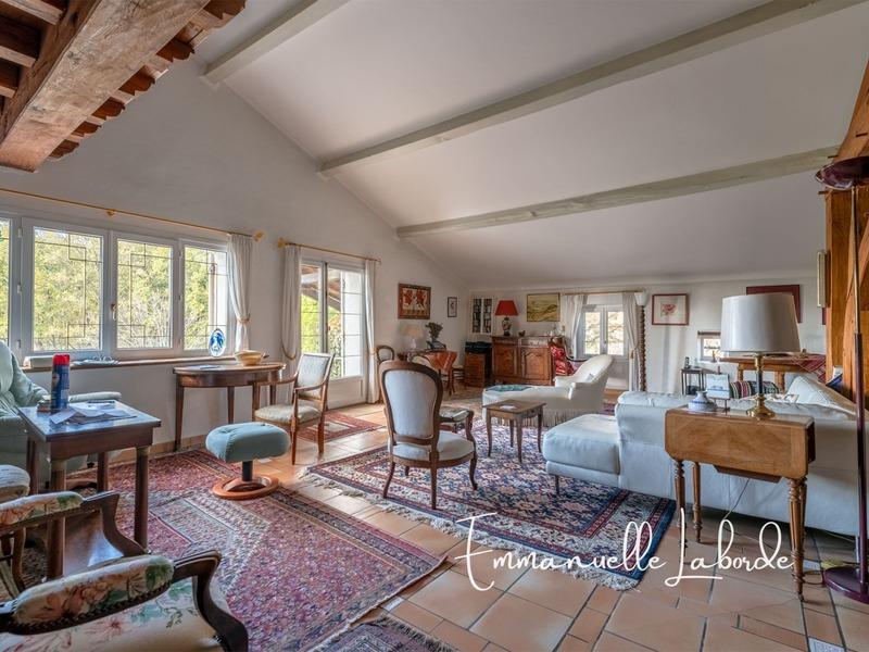 Propriété - 315 m² - 9 pièces