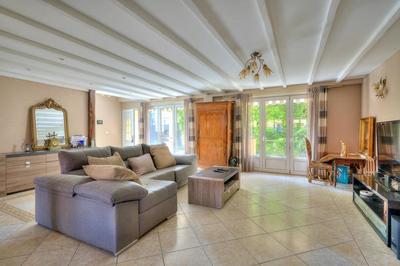 Maison - 280 m² - 14 pièces