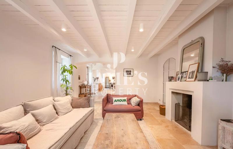 Maison - 258 m² - 9 pièces