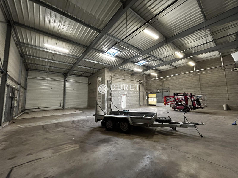 Local d'activités - 1 300 m²