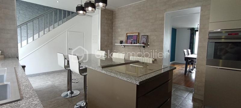 Corps de ferme - 247 m² - 8 pièces