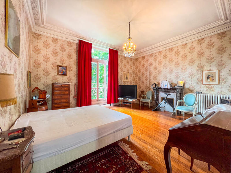 Maison - 358 m² - 11 pièces