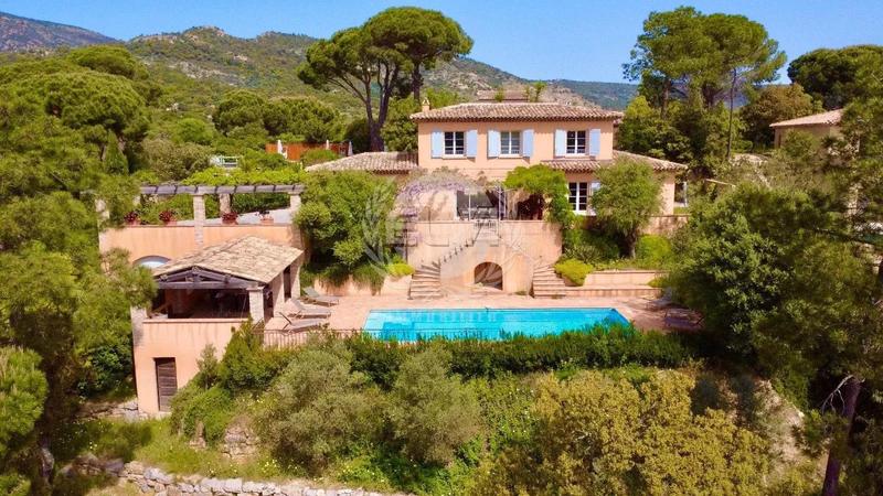 Maison - 185 m² - 6 pièces