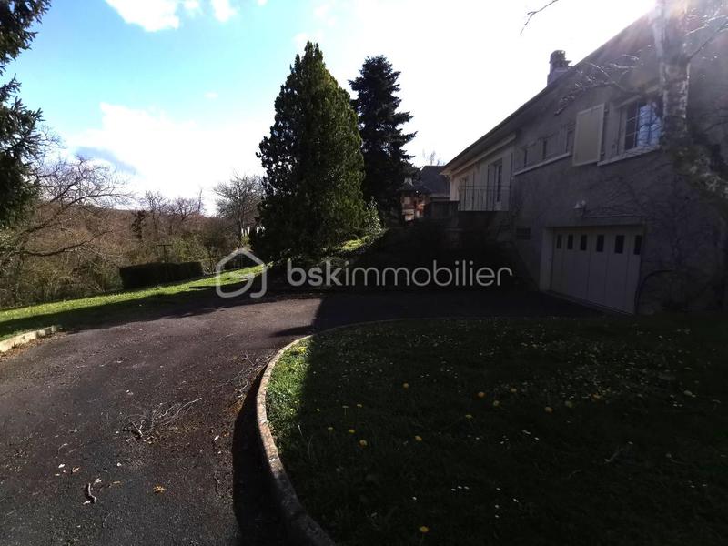 Maison traditionnelle - 162 m² - 5 pièces