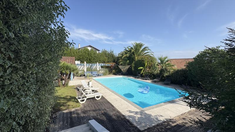 Maison - 230 m² - 7 pièces