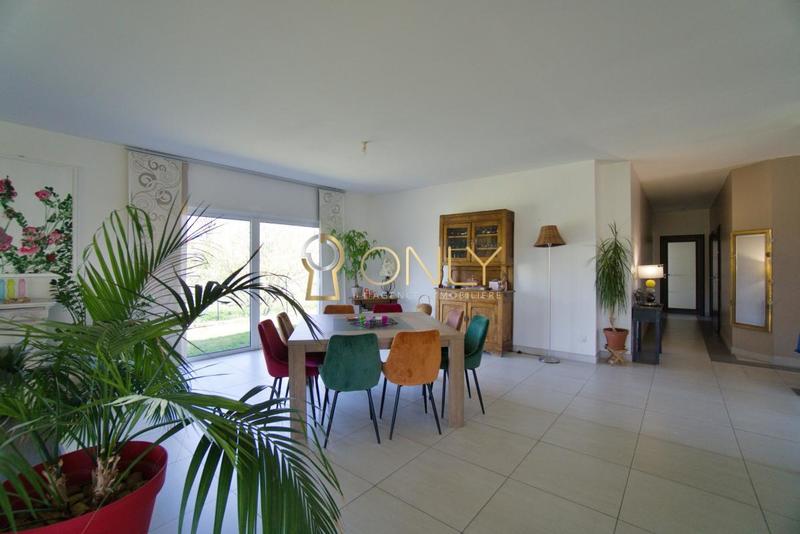 Maison - 228 m² - 6 pièces