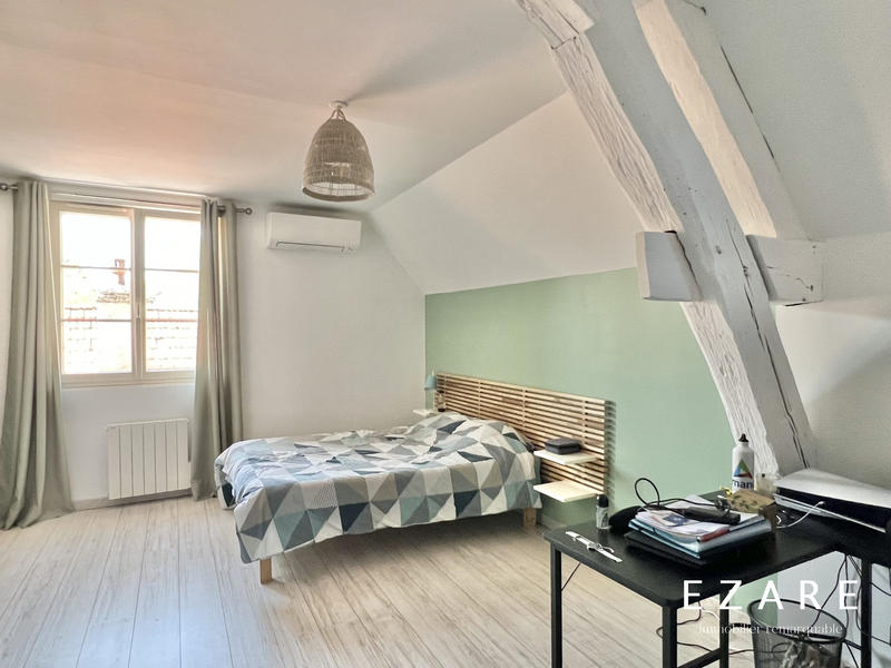 Maison - 360 m² - 8 pièces