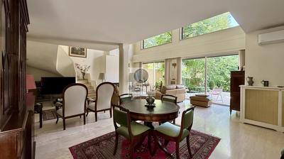 Maison - 220 m² - 8 pièces