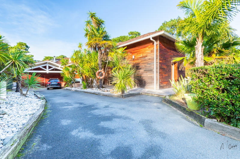 Maison - 270 m² - 11 pièces