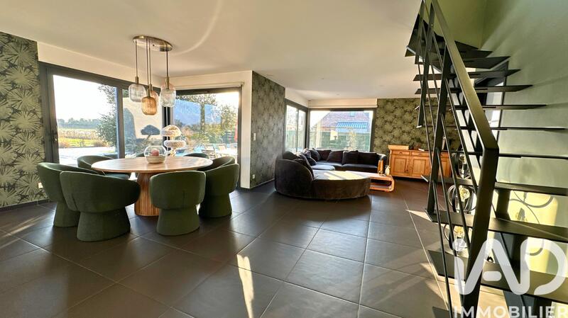 Maison - 144 m² - 7 pièces