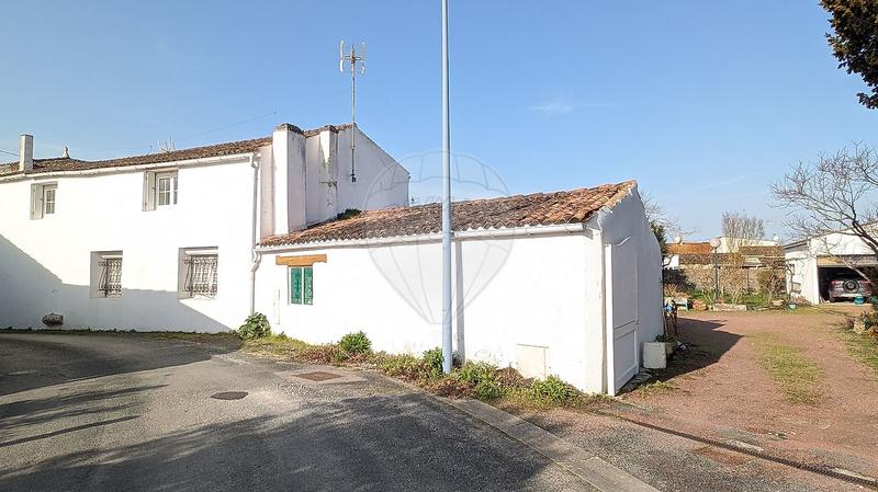 Maison - 280 m² - 10 pièces