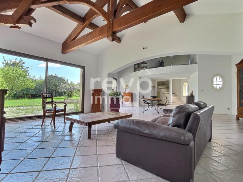 Maison - 223 m² - 8 pièces