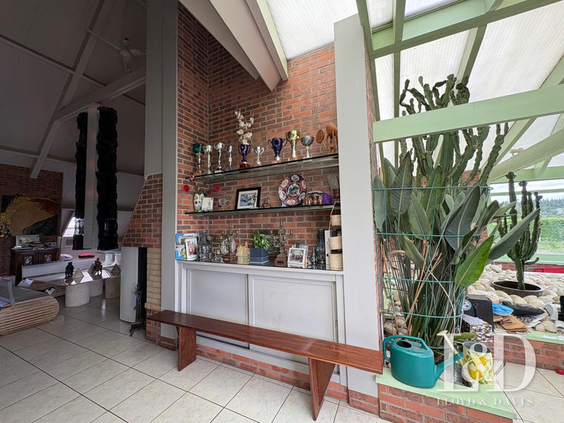 Maison - 374 m² - 10 pièces