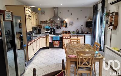 Maison - 233 m² - 9 pièces