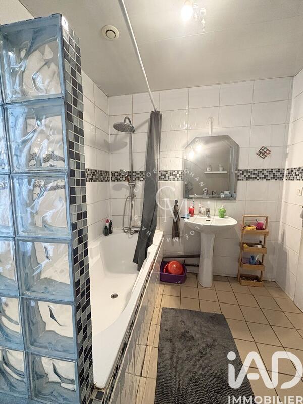 Maison - 200 m² - 6 pièces