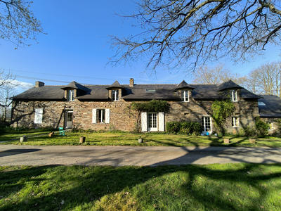 Propriété - 328 m² - 11 pièces