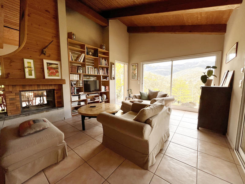 Maison - 260 m² - 8 pièces