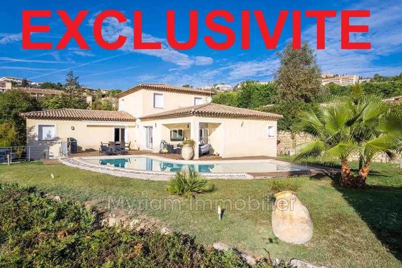 Maison - 220 m² - 5 pièces