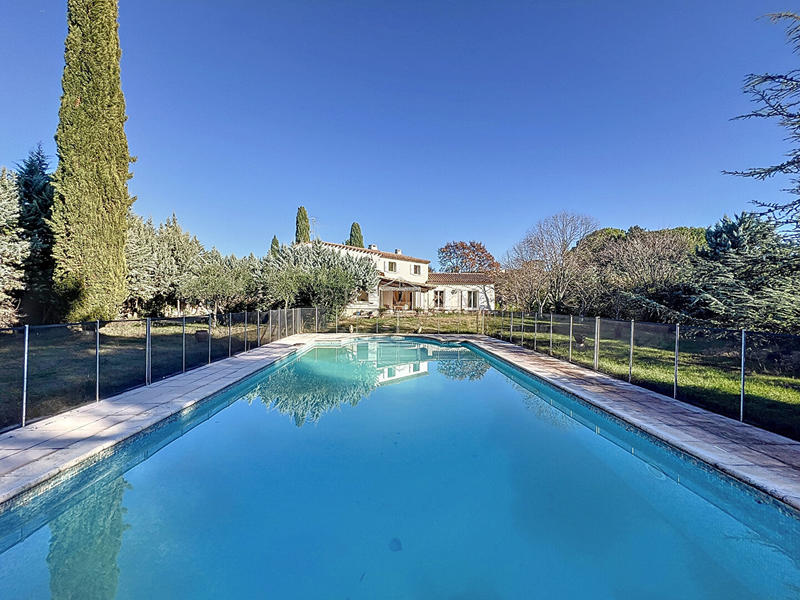 Maison - 236 m² - 7 pièces