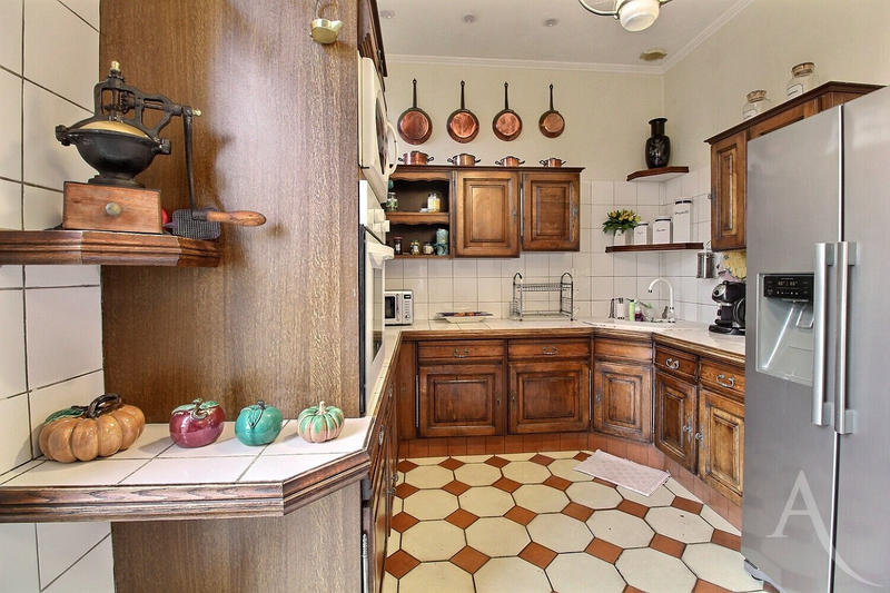 Demeure - 248 m² - 8 pièces