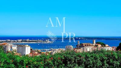 Villa - 270 m² - 8 pièces