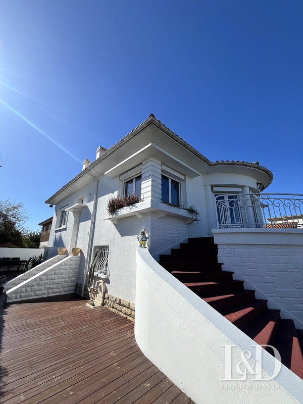 Maison contemporaine - 213 m² - 8 pièces