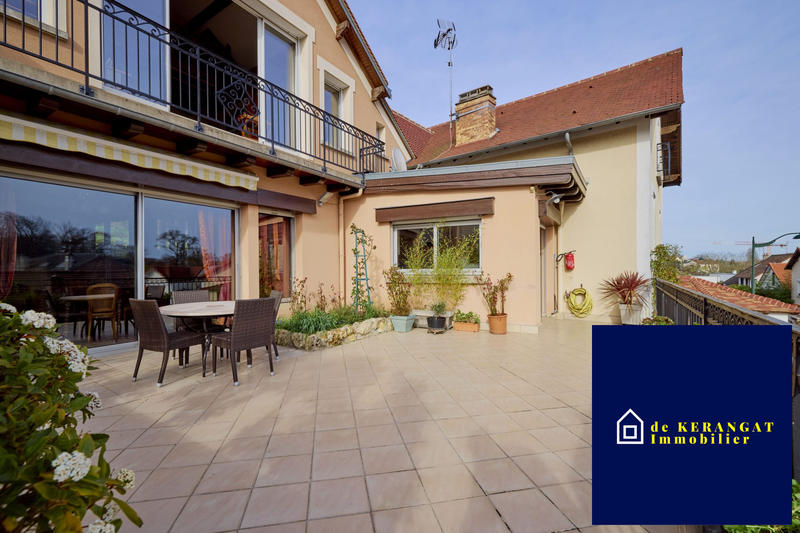 Maison - 312 m² - 9 pièces