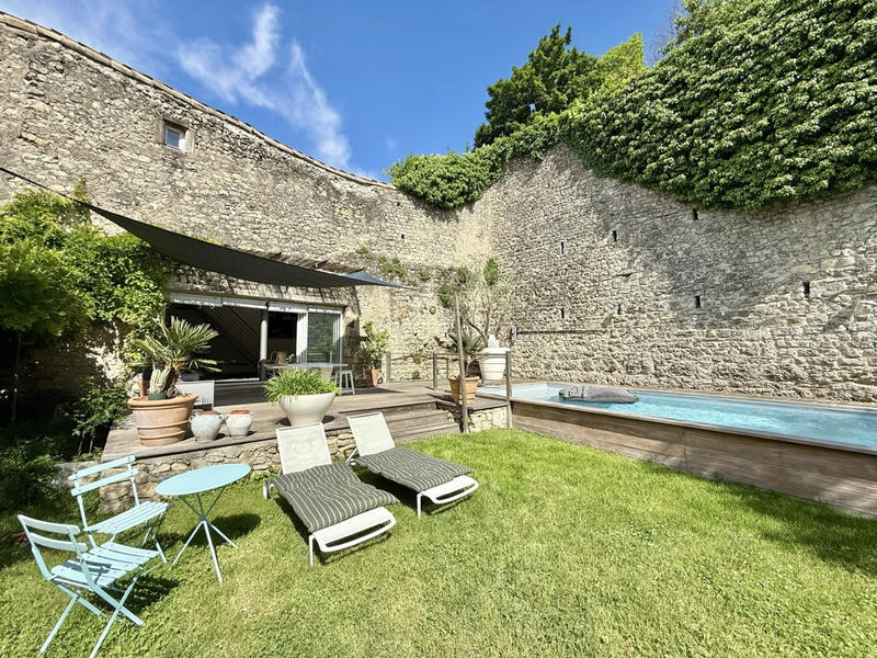 Maison - 240 m² - 10 pièces