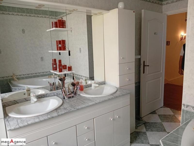 Maison en pierre - 311 m² - 11 pièces