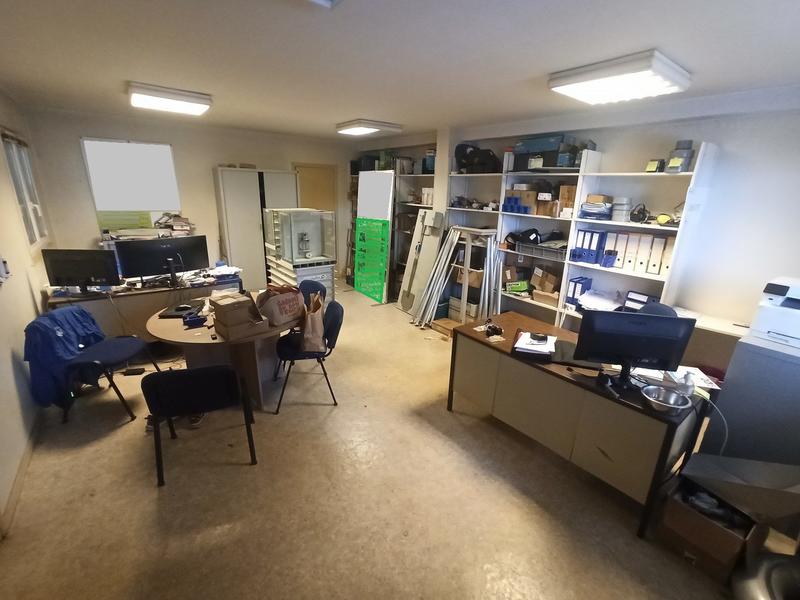 Local commercial - 182 m²