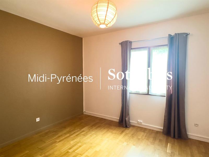 Maison - 185 m² - 9 pièces