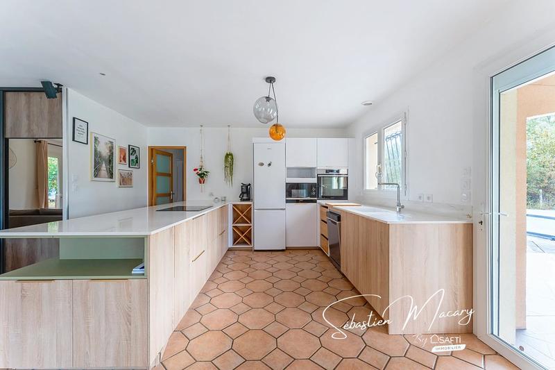 Maison - 102 m² - 5 pièces