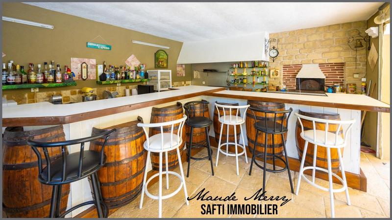 Maison - 230 m² - 6 pièces