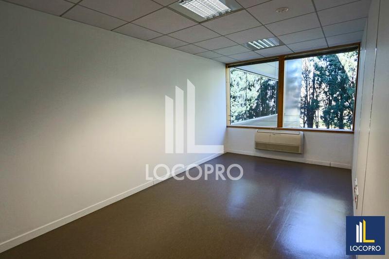 Bureau - 1 068 m²