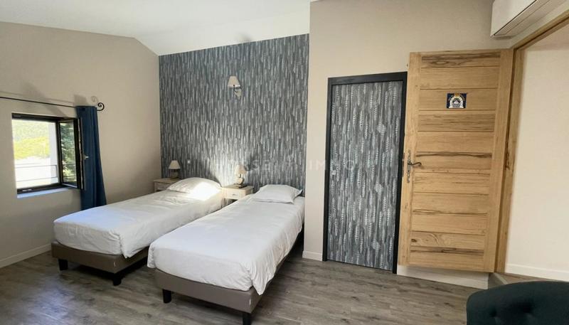 Maison chambre d'hôtes - 600 m² - 10 pièces