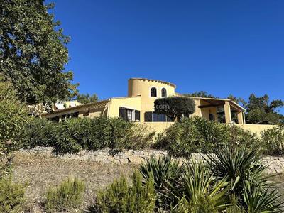 Maison - 221 m² - 6 pièces