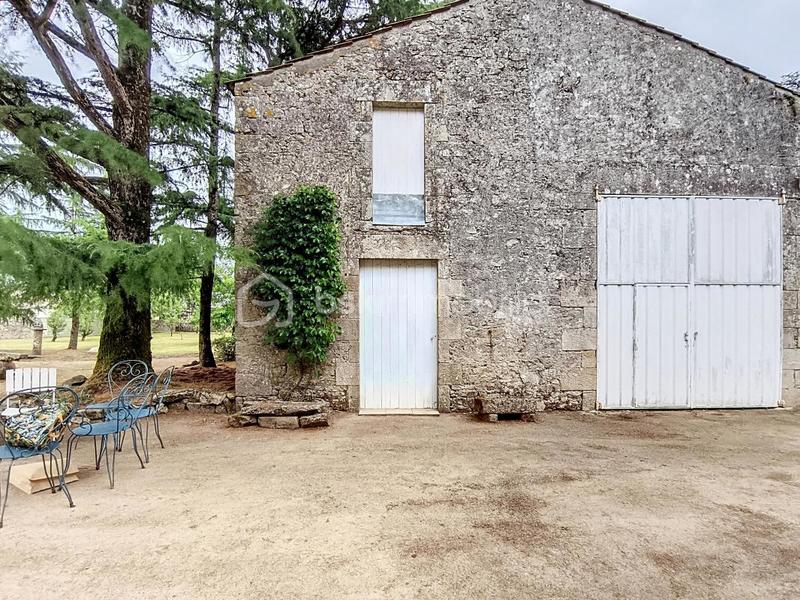 Demeure - 250 m² - 8 pièces