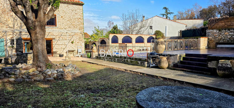 Maison traditionnelle - 300 m² - 16 pièces