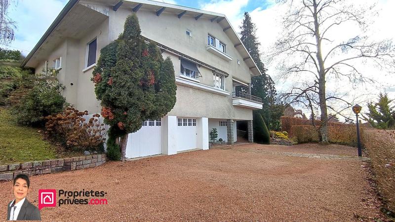 Maison - 218 m² - 8 pièces