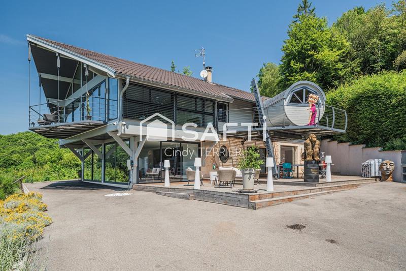 Maison - 277 m² - 7 pièces